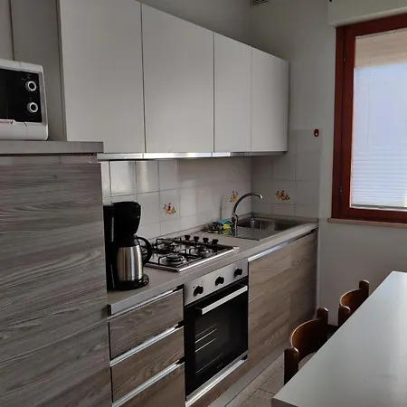 Wonderful Two Bedroom Close To The Apartment