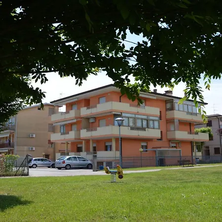 Wonderful Two Bedroom Close To The Apartment