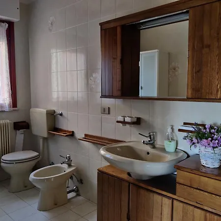 Wonderful Two Bedroom Close To The Apartment *